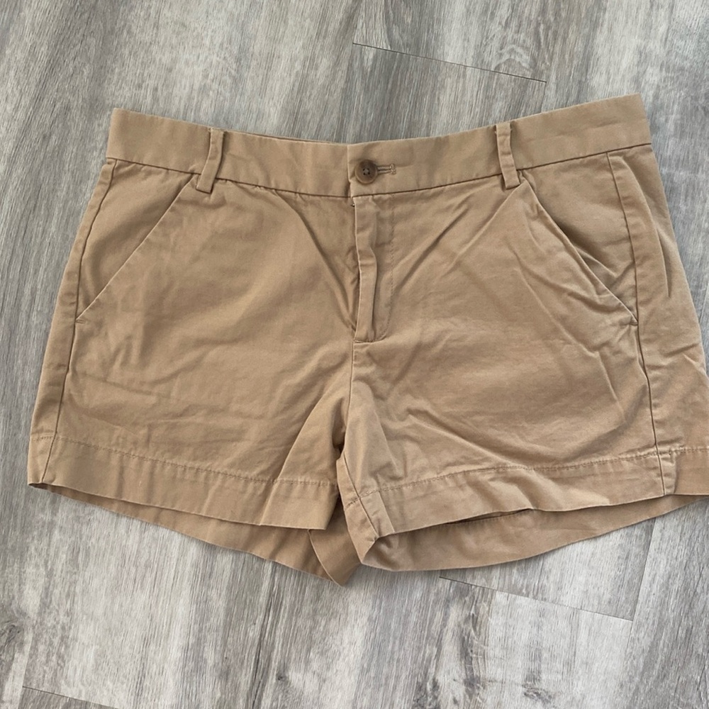 Gap sunkissed khaki shorts size 6 EUC